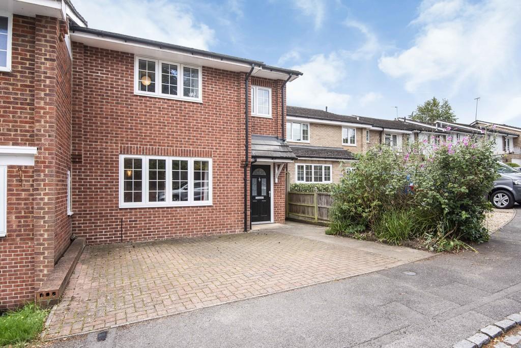 Milton Close, HenleyonThames 4 bed semidetached house £2,950 pcm