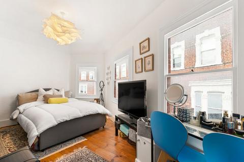 3 bedroom flat to rent, Fulham Road, London