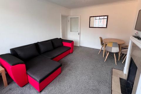 3 bedroom apartment to rent, Mapesbury Road, London