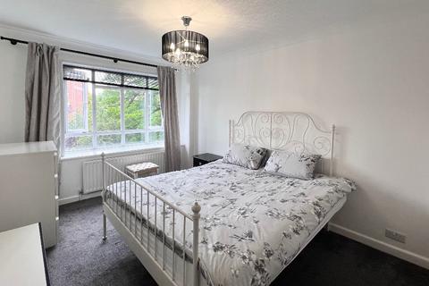 3 bedroom apartment to rent, Mapesbury Road, London