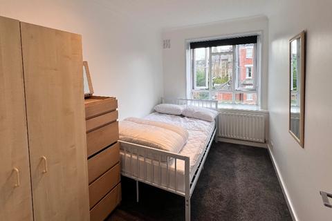 3 bedroom apartment to rent, Mapesbury Road, London