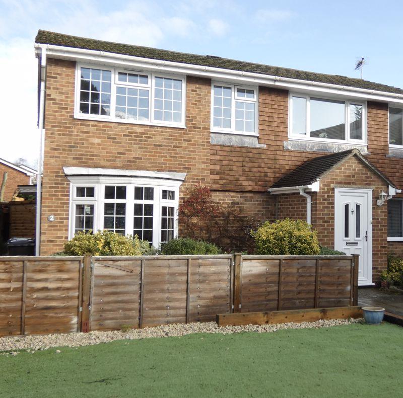 Lakeside, Snodland 3 bed semidetached house £289,995