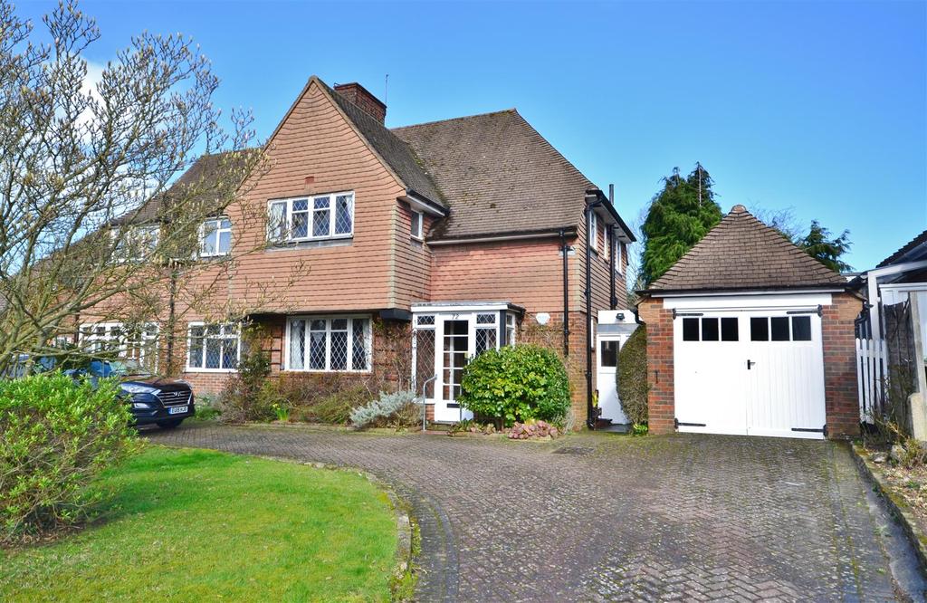 Chiltern Avenue, Bushey 3 bed semidetached house £625,000