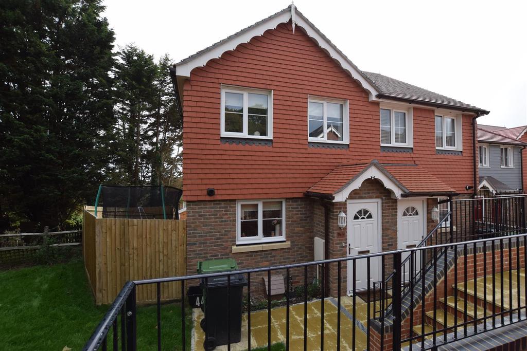 Endeavour Way, Hastings 3 bed end of terrace house £235,000