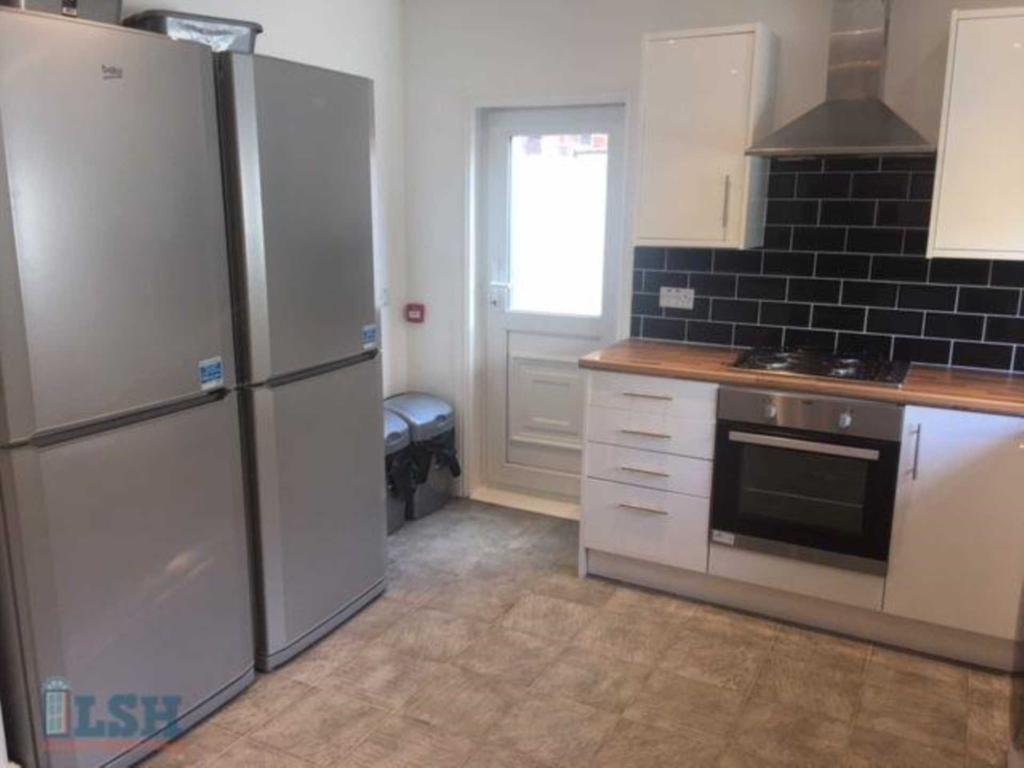 Halkyn Avenue, Liverpool 10 bed terraced house £3,900 pcm (£900 pw)