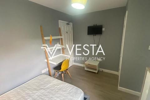 1 bedroom in a house share to rent - Room 2, Harefield Road
