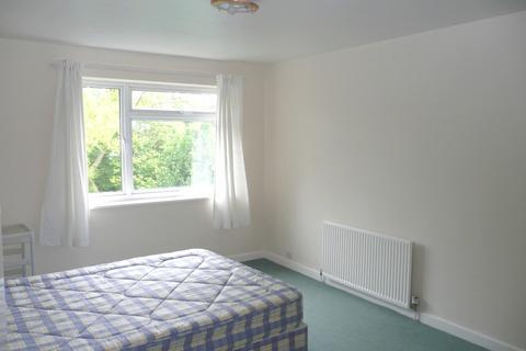 3 bedroom flat to rent, Pendlebury Court, Cranes Park, Surbiton KT5