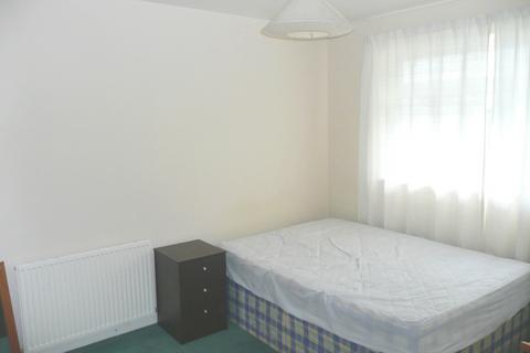 3 bedroom flat to rent, Pendlebury Court, Cranes Park, Surbiton KT5