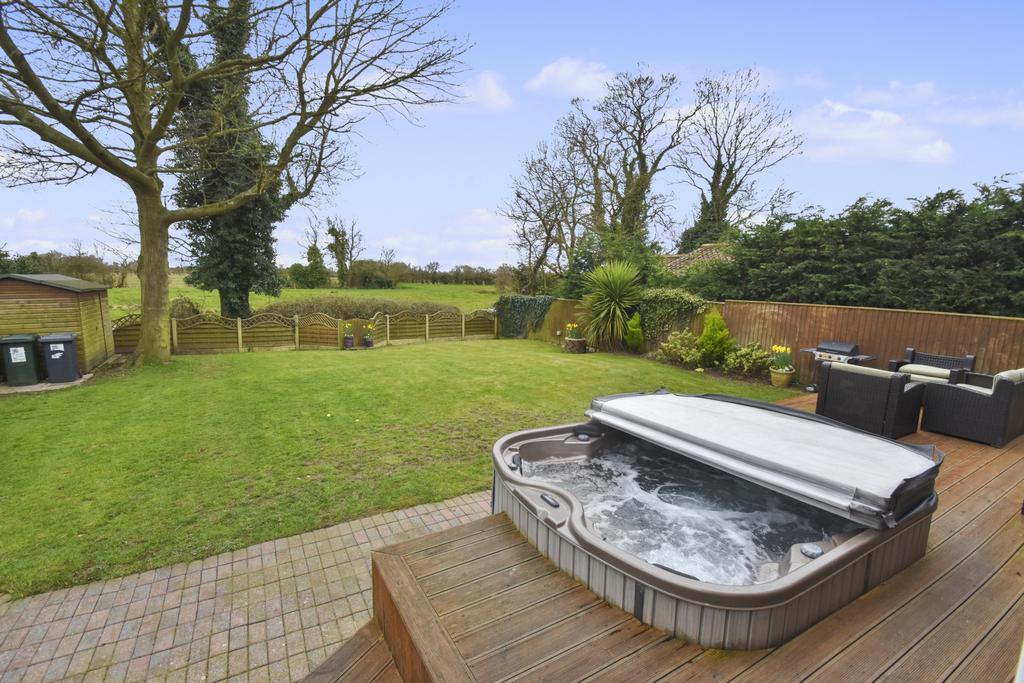 Station Road, Burgh Le Marsh, PE24 4 bed detached house £355,000