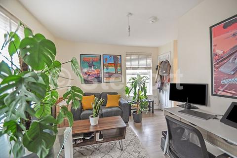 1 bedroom flat to rent, Holloway Road, London, N19