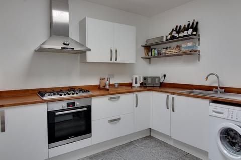 3 bedroom apartment to rent, Richmond Avenue, Southend-On-Sea SS1