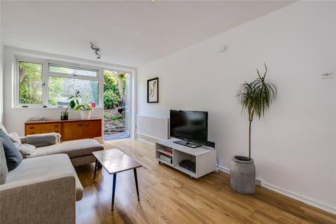 3 bedroom maisonette to rent, Conistone Way, Islington, London