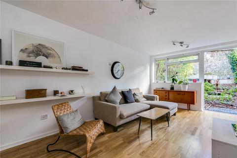 3 bedroom maisonette to rent, Conistone Way, Islington, London