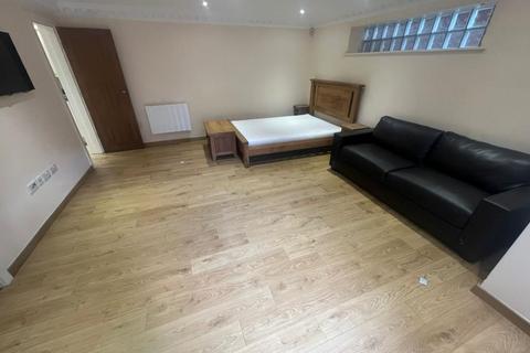 Studio to rent, Reading,  Berkshire,  RG1