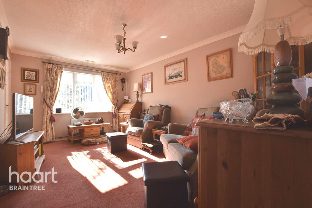 Skiddaw Close, Braintree 2 bed semidetached bungalow £250,000