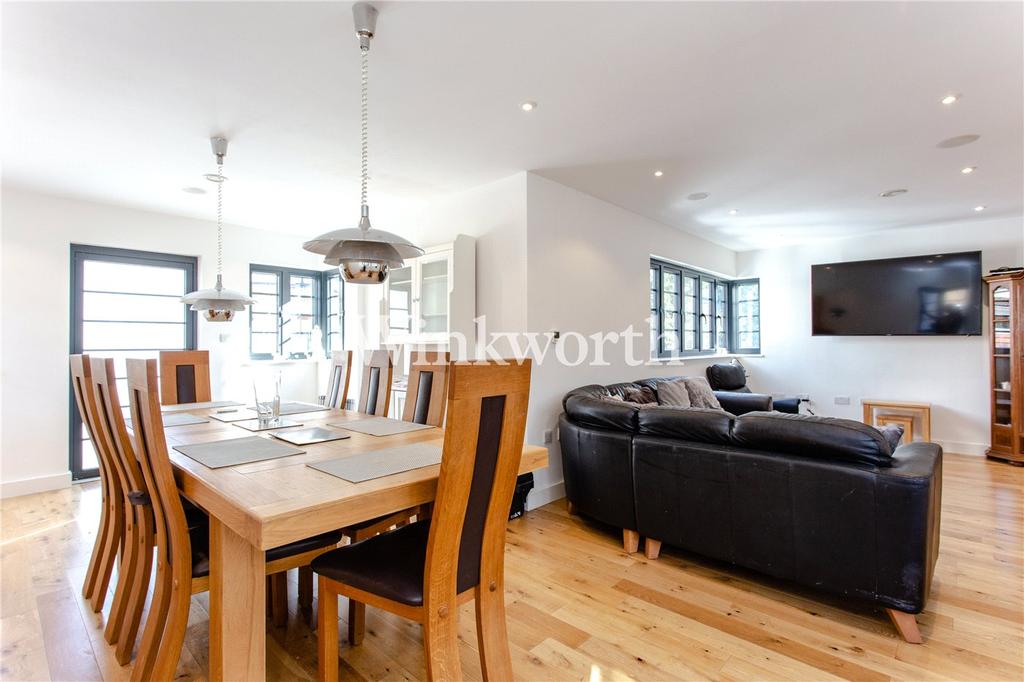 Whitehouse Way, London, N14 4 bed detached house £750,000