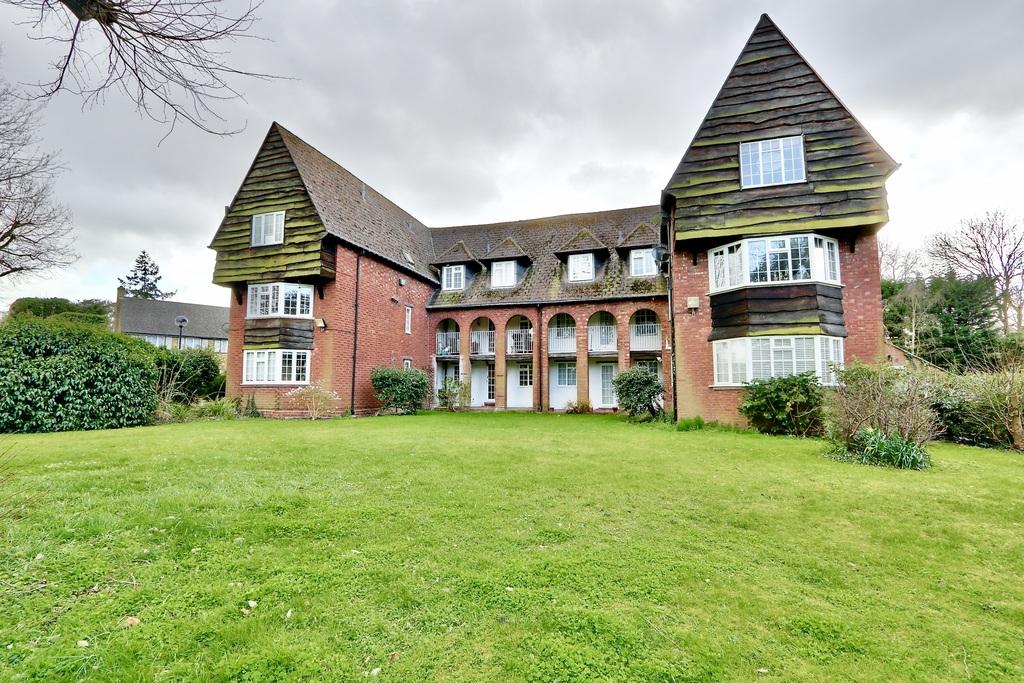 Milton Road, Ickenham, UB10 1 bed flat £300,000
