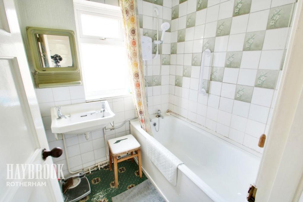 Kilnhurst Road, Rawmarsh 3 bed semidetached house £80,000