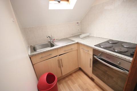 Studio to rent, Lyndhurst Road, Wood Green