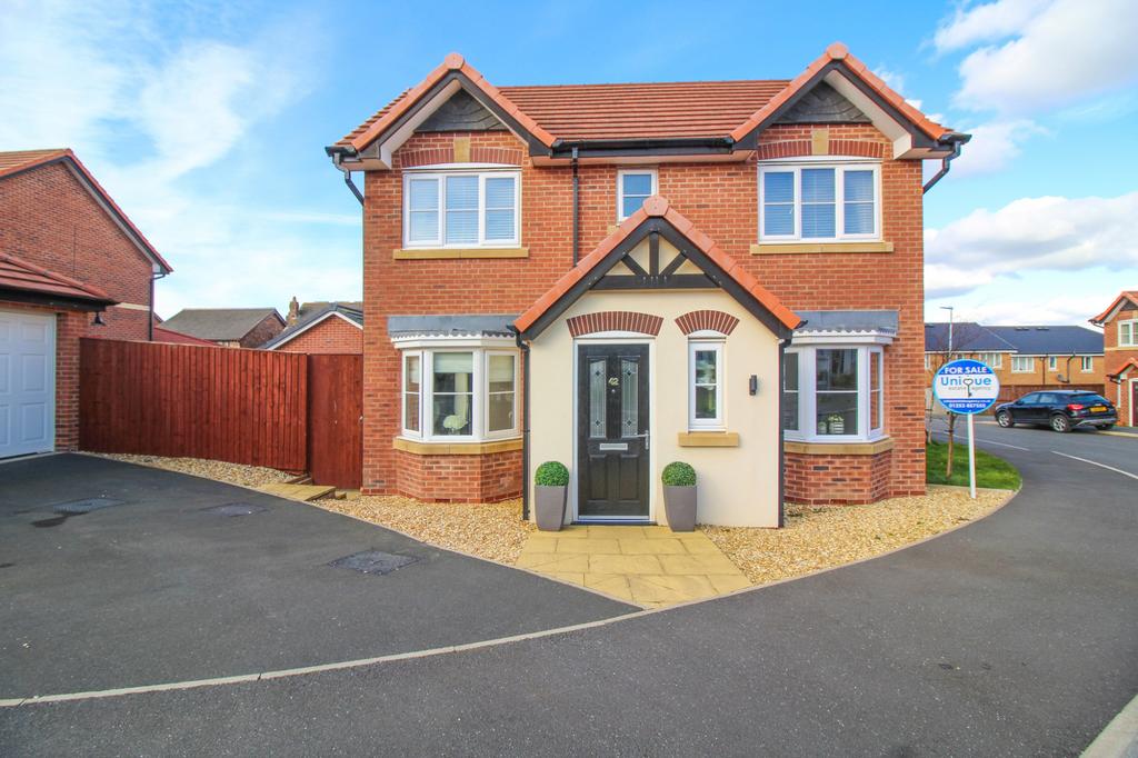 Jubilee Gardens, Staining, FY3 3 bed detached house £212,000