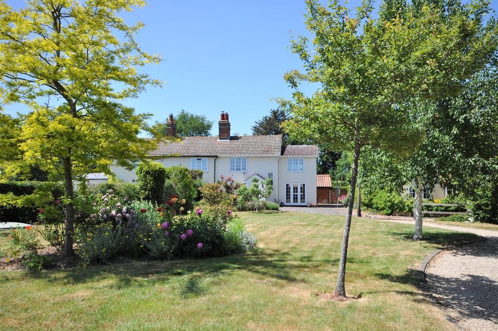 Hall Road, West Bergholt, Colchester, CO6 3DX 3 bed semidetached house