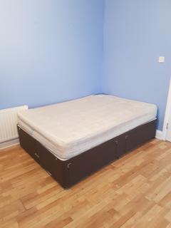 1 bedroom in a flat share to rent, LATIMER ROAD, NORTH KENSINGTON, LONDON W10