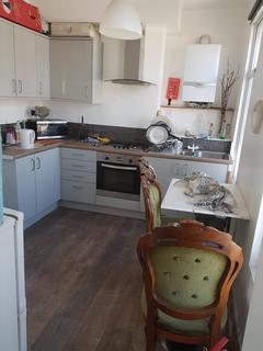 1 bedroom in a flat share to rent, LATIMER ROAD, NORTH KENSINGTON, LONDON W10