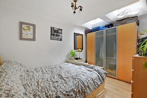 1 bedroom ground floor flat for sale, Warfield Yard, Kensal Green, London NW10