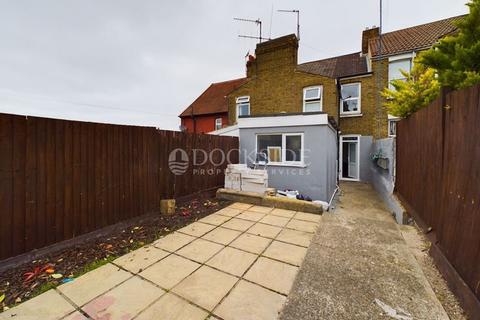 3 bedroom terraced house to rent, Curzon Road, Chatham