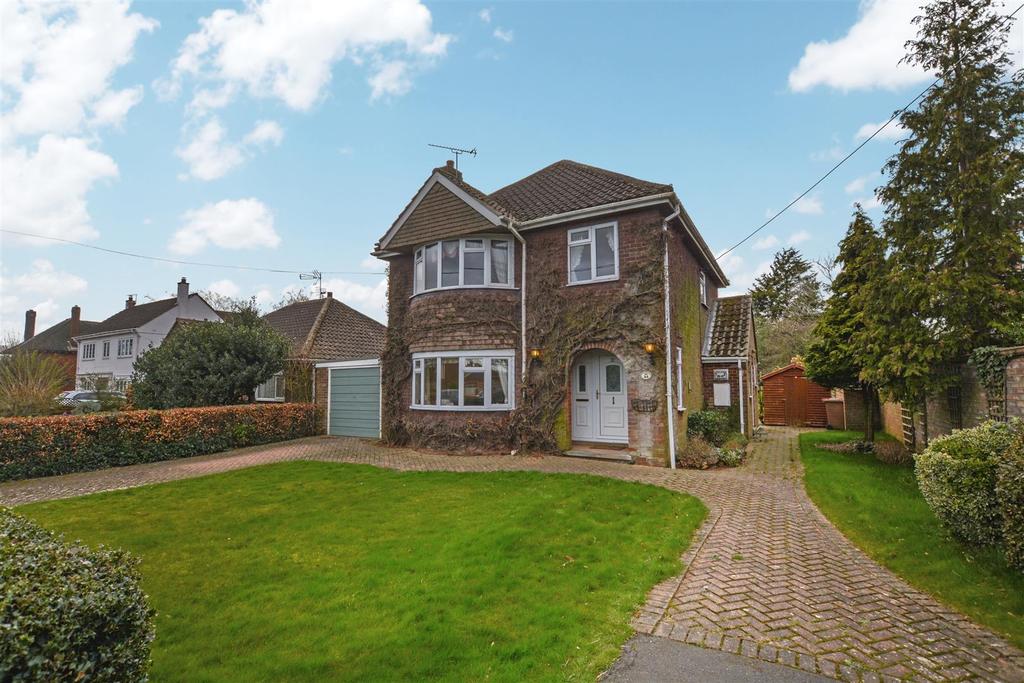 Tee Lane, BurtonUponStather, Scunthorpe 3 bed detached house £280,000