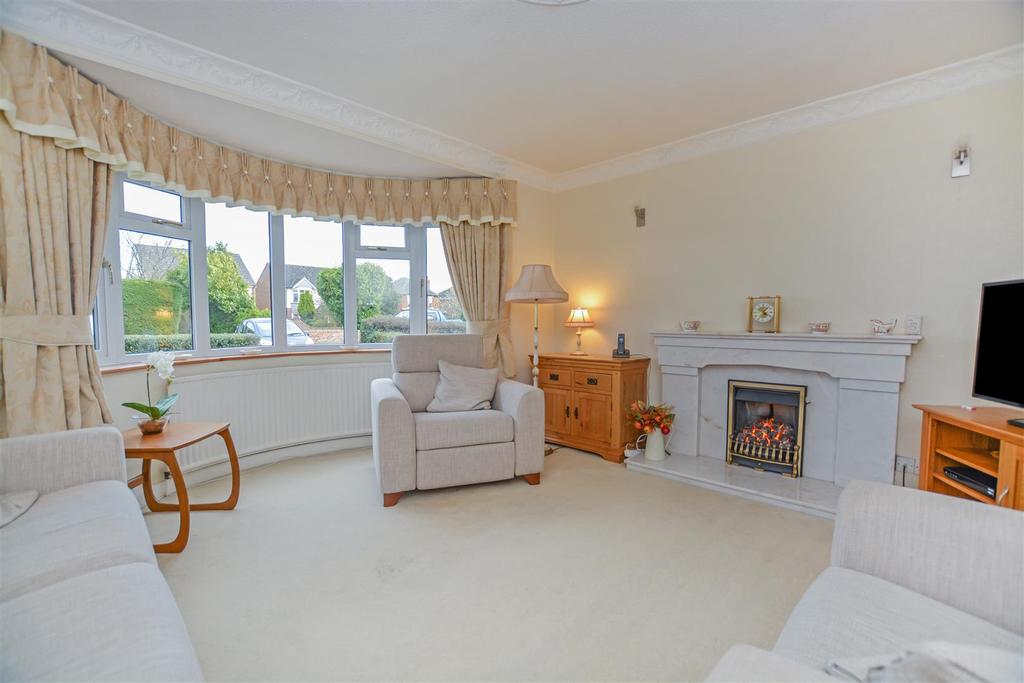 Tee Lane, BurtonUponStather, Scunthorpe 3 bed detached house £280,000