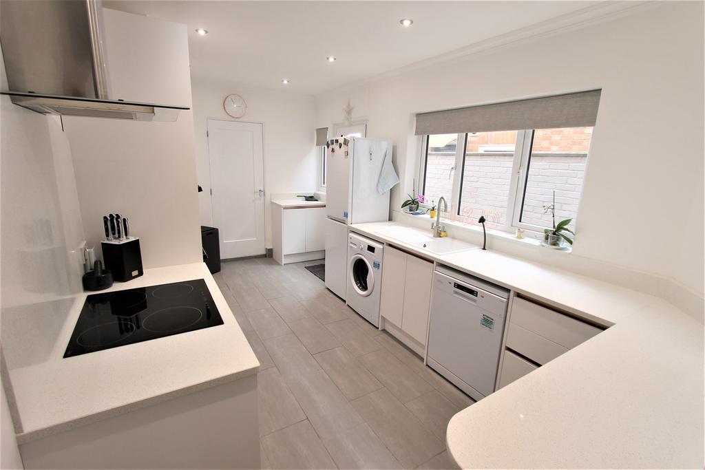 Western Road, Wolverton, Milton Keynes, MK12 3 bed terraced house £