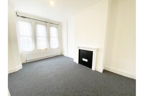 3 bedroom terraced house to rent, Glenmore Street, Southend-on-Sea