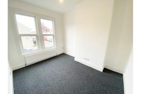 3 bedroom terraced house to rent, Glenmore Street, Southend-on-Sea
