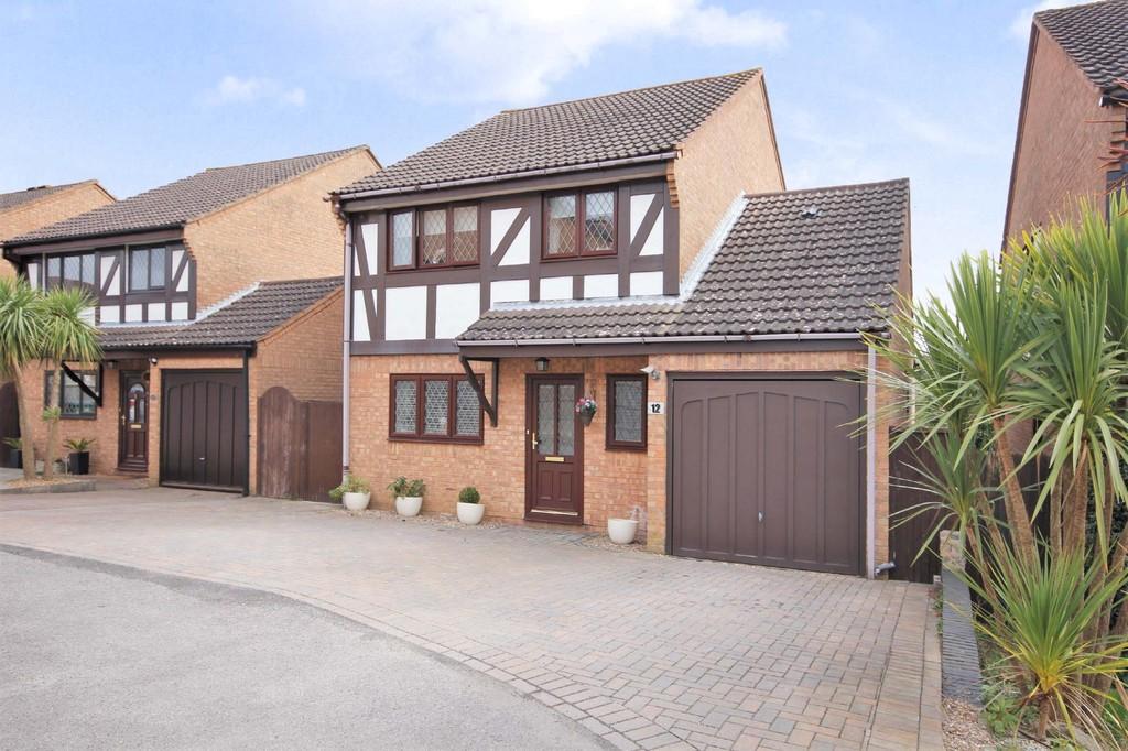 Glendale, Locks Heath 4 bed detached house £435,000