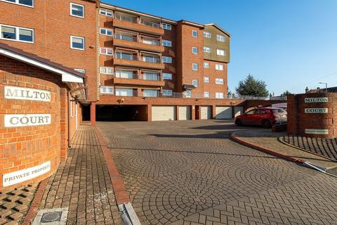 1 bedroom flat for sale - Milton Court, Spring Grove