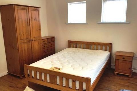 3 bedroom flat to rent, Shaftesbury Road