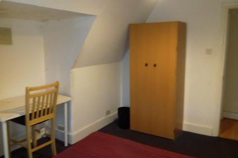 3 bedroom flat to rent, Tankerville Road
