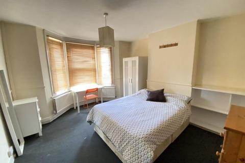 6 bedroom house share to rent - Miles Road