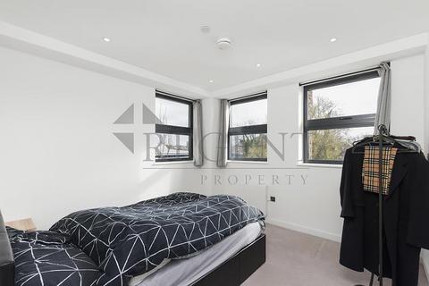 1 bedroom apartment to rent, Dolphin Bridge House, Rockingham Road, UB8