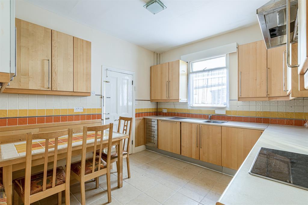 Castlewood Road, London, N16 3 bed £1,950 pcm (£450 pw)