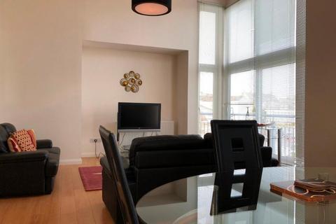 2 bedroom penthouse to rent, Queens Crescent, West End, Aberdeen, AB15