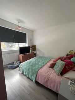 2 bedroom flat to rent, St Georges Court, Elephant and Castle, London