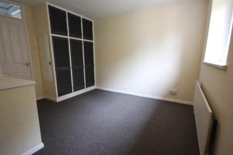 2 bedroom semi-detached house to rent, Walsingham Avenue, Kettering NN15