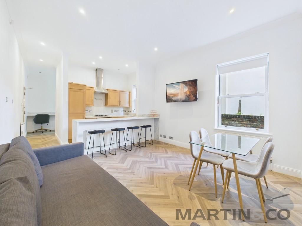 Lounge/Kitchen