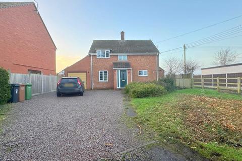 3 bedroom detached house to rent, Owletts End, Pinvin