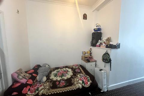 1 bedroom flat to rent, Fairfield Road, West Drayton