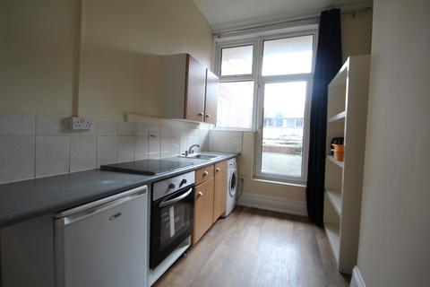 Studio to rent, Stoneygate Road, Leicester