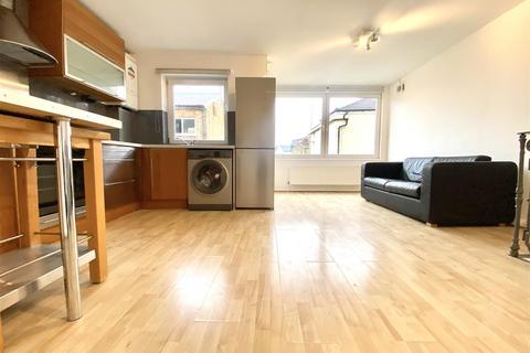 1 bedroom apartment to rent, Crown Road, Twickenham TW1
