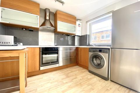 1 bedroom apartment to rent, Crown Road, Twickenham TW1